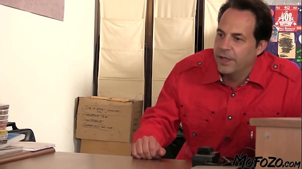 Image MOFOZO.com - Brunette First Timer Gets A Facial