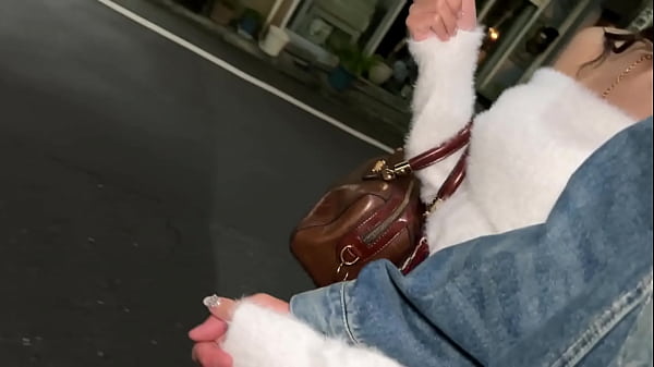 Image パート1【オフショルから華奢な身体がチラリ&hellip_カワイイ系とキレイ系のイイとこ取り！ナチュラルあざといスレンダー美女】