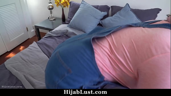 Image Hijab Babe Has Him Help Live out Some of Her Deepest Fantasies - Hijablust