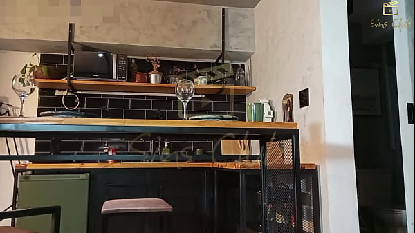 Image Safada estava tomando uma breja pra relaxar quando de repente seu amigo aparece com safadeza, ela percebe e come&ccedil_a a mostrar a buceta por baixo da mesa - E o final voc&ecirc_s ja sabem 24cm dentro