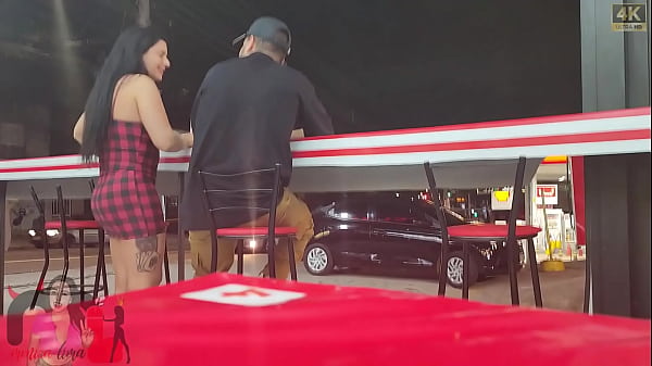 Image Fui na pastelaria apenas comer um pastal claro mas n&atilde_o esperava ser reconhecida por um safado que n&atilde_o parava de me olhar, cheguei juntoe fomos foder no carro.