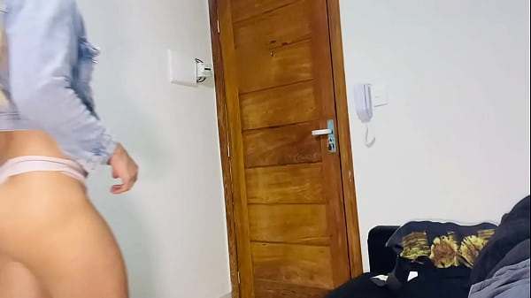 Image SAFADA RECEBEU O MOTOBOY SO DE CALCINHA, ELE N&Atilde_O RESISTIU E FUDEU O CUZINHO DELA