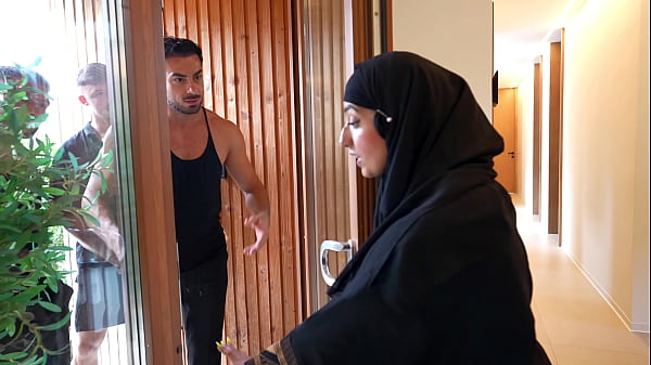Image Arab girl wanted to save herself for marriage, but four men appeared.