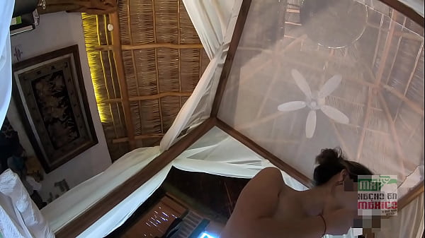 Image Follando a la princesa Jazmin, flaca petite con disfraz arabe 2