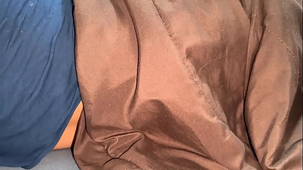 Image El me despierta con su polla en mi culo