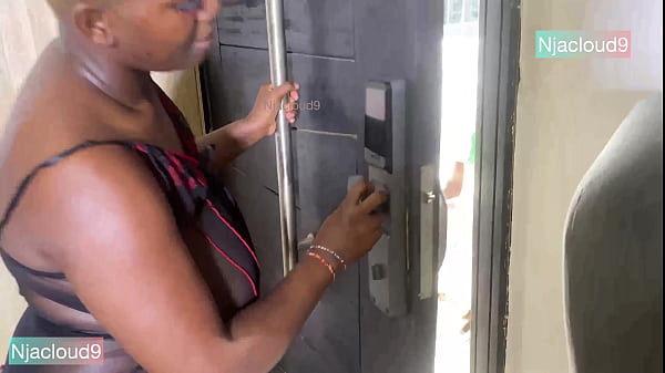 Image The pizza guy that came to deliver my pizza came at the right time