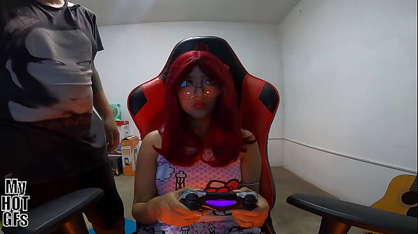 Image Mientras yo juego en la playstation, t&uacute_ juega con mi co&ntilde_ito y ll&eacute_nalo de leche.