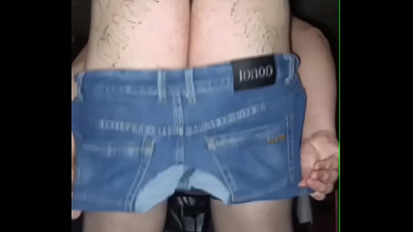 Image Slut takes off her denim shorts to show her huge delicious ass and masturbate dick on camera!