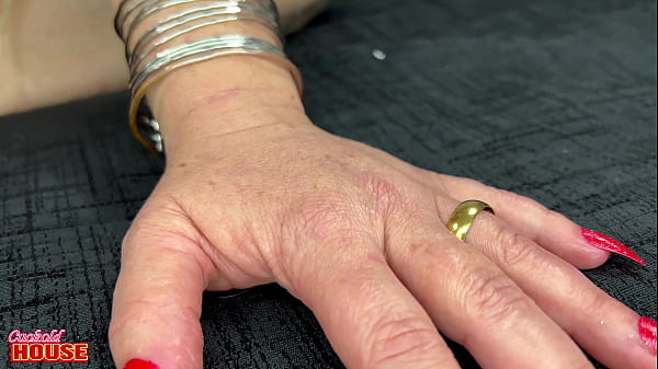 Image Marido corno fode o c&uacute_ de MILF fogosa, ap&oacute_s quase flagra-la com o amante novinho