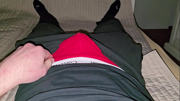 Image Deutscher Meister in roter Calvin Klein Boxer mit muskul&ouml_sen Beinen & &ndash_ PhantomGentX