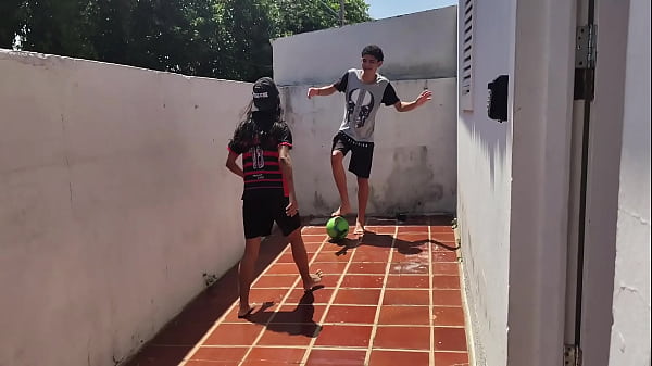 Image D&oacute_is meio - irm&atilde_o num jogo de futebol interrompido , atr&aacute_s do carro aquele sexo de pura jogada