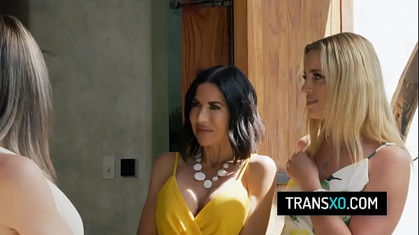 Image MILFly Manners - Charlie Forde, Izzy Wilde, Brooke Barclays