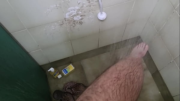 Image Peludo batendo uma punheta no chuveiro