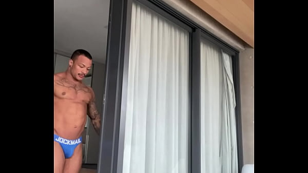 Image FUDENDO NA VARANDA DO HOTEL COM O NOVINHO DE 23 CM