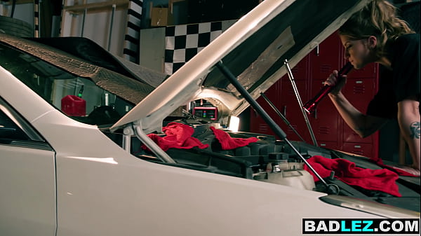 Image Huge ass curvy MILF mechanic fucks busty blonde lesbian in garage