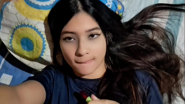 Image CHICA SE PONE CALIENTE Y MUESTRA SU GRAN CULO