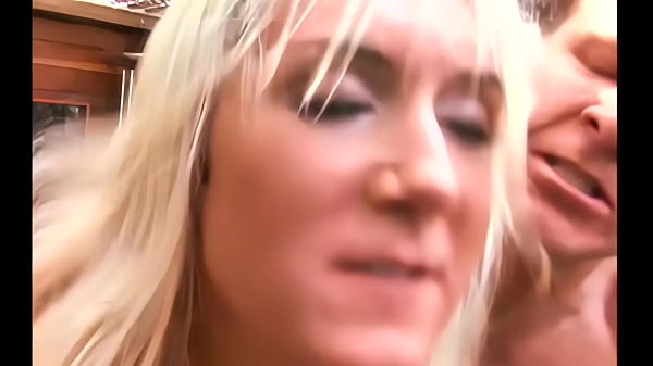 Image Milf Tiffani Thompson Fucked Outside By Two Stiff Dicks