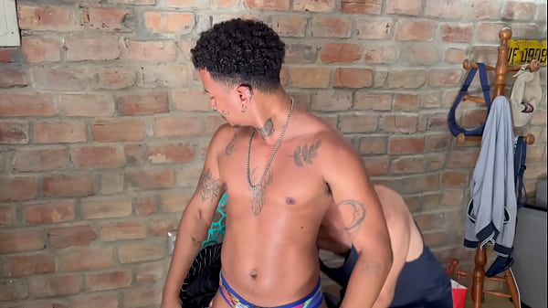 Image Under French hands... and Dick (completo no RED)