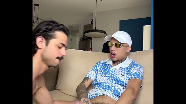 Image O CUZINHO DELE FICOU MOLHADINHO IGUAL BUCETA DE TANTO LEVAR ROLA