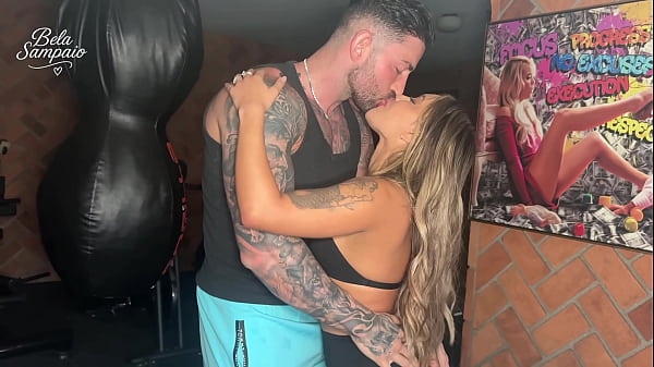 Image Bela Sampaio aprendeu a fazer Sexo com o Gringo mais Pirocudo do Brasil