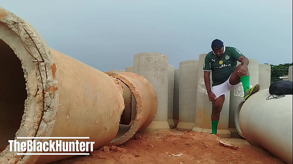 Image Todo suado ap&oacute_s o jogo passei na constru&ccedil_&atilde_o pra dar uma gozada