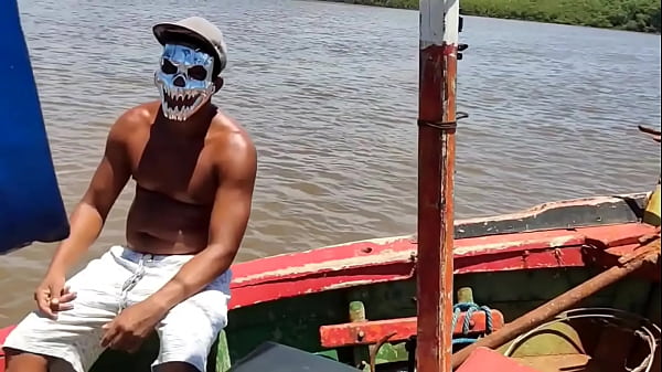 Image Deixei o corno do meu marido ver outros machos nos fuder no barco