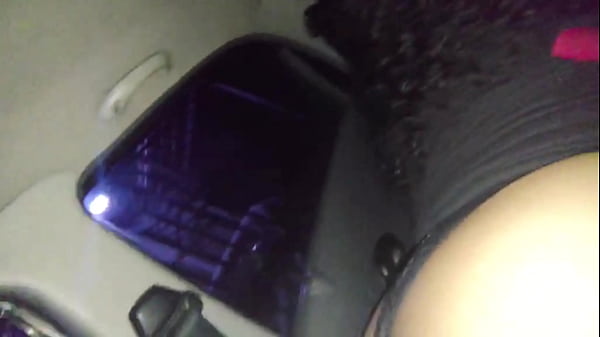 Image No me alcanza para pagar el uber asi que me levanto el vestido para que el conductor tome mi co&ntilde_o mojado (part .2)