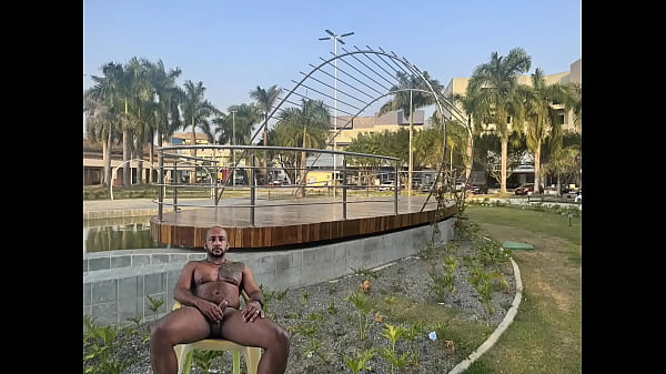 Image EXIBINDO O MEU DOTE EM VARIAS PRA&Ccedil_AS PULBLICAS