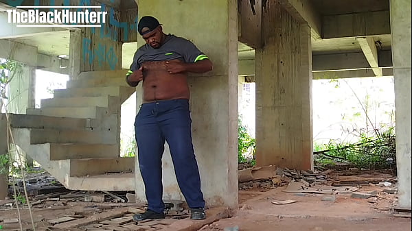 Image Aproveitei que fiquei sozinho na obra fui dar uma gozada