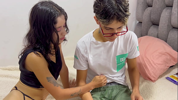 Image Ven timido hermanastro, yo si te ense&ntilde_o como es coger por el culo con una verdadera mujer.