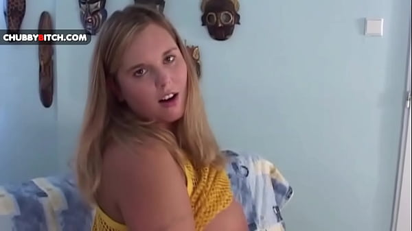 Image Gorgeous beauty with all natural curves drilling her pussy to orgasm