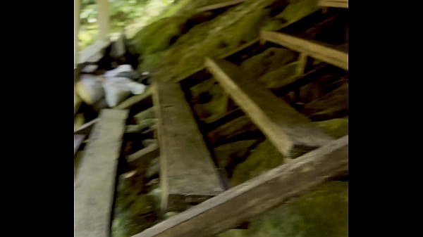 Image tomando semen de desconocido en la selva peruana - Parte 2/4