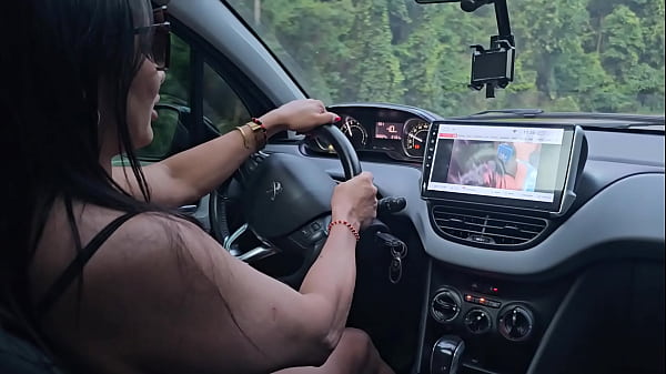 Image Dirigindo assistindo filme porno