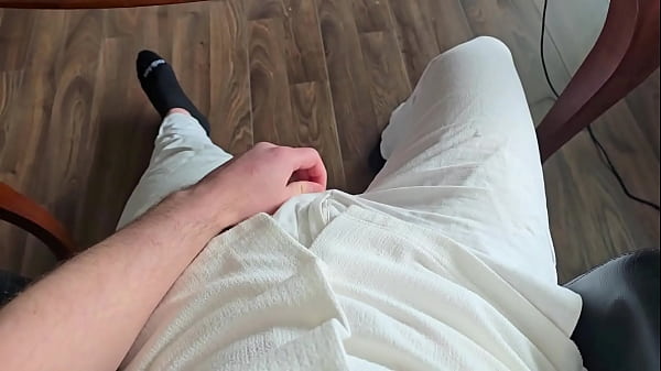 Image Deutscher Meister befiehlt Blowjob unter dem Tisch mit Countdown zum Abspritzen &ndash_ PhantomGentX