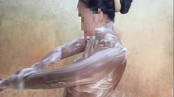 Image Lihatin aku mandi ya sayang