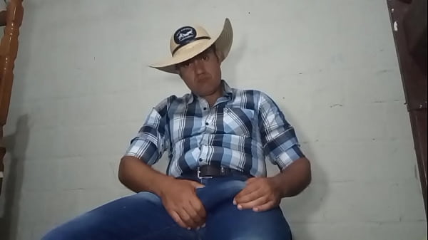 Image YURI GA&Uacute_CHO - PE&Atilde_O TOCANDO PUNHETA NA PAUSA DO TRABALHO - BRAZILIAN BEAR XXL COCK BIG CUMLOAD