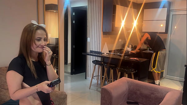 Image Me aprovecho que mi vecino el cornudo esta distraido para cogerme muy duro a su mujer.