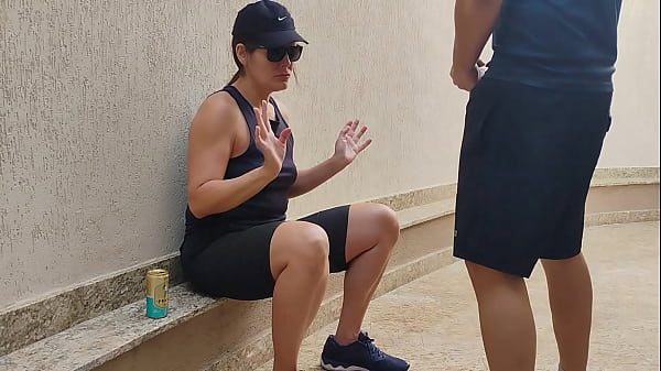 Image Sapat&atilde_o machuda sendo fodida por amigo ap&oacute_s perder uma aposta