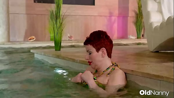 Image Busty MILF Lisa Pinelli In An Intimate Solo Scene