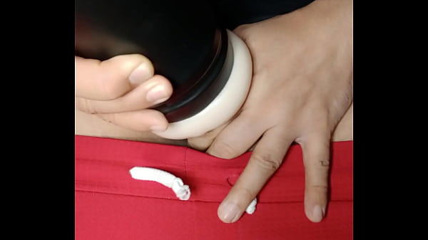 Image Masturb&aacute_ndome con juguetes