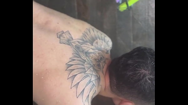 Image mi vecino me folla en la ducha antes de que llegue mi marido