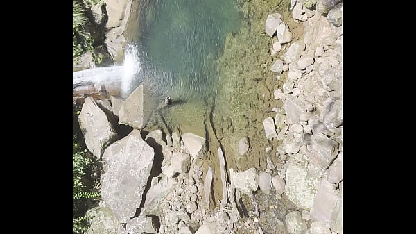 Image tomando semen de desconocido en la selva peruana - Parte 3/4