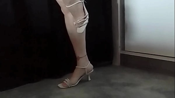 Image Mama seduziu dotado pra foder sua bucetaom uma bela demonstra&ccedil_&atilde_o do seu corpa&ccedil_o, a rabuda se masturbou em frente &agrave_s c&acirc_meras brincando com a buceta rosa.