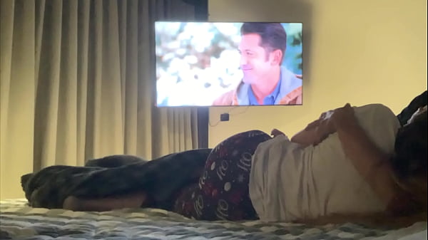 Image Esta navidad prefer&iacute_ quedarme en casa y mi hermanastra quiso acompa&ntilde_arme