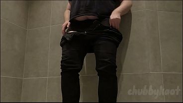 Image Chubbykaot Masturbates and Blows a Huge Load in the Gym Restroom