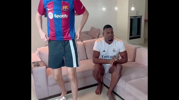 Image Corno depois de perder aposta fica assistindo NEG&Atilde_O PIROCUDO FODER A NOIVA JAPONESA SEM CAMISINHA