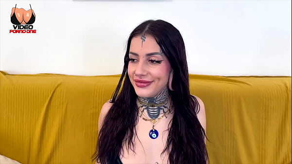 Image 2 &eacute_talons pour d&eacute_monter cette jeune brunette qui a faim de bites !