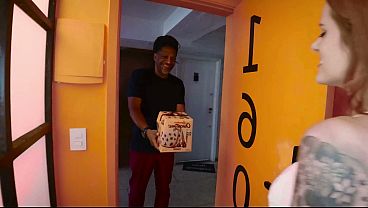 Image Um f&atilde_ gringo resolveu me trazer um presente de natal e acabamos na cama com o corninho s&oacute_ olhando!