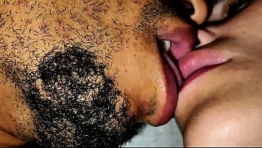 Image La mejor amiga lesbiana de mi novia se quedo acostada en mi cama y recibi&oacute_ follada salvaje y el co&ntilde_o lleno de leche