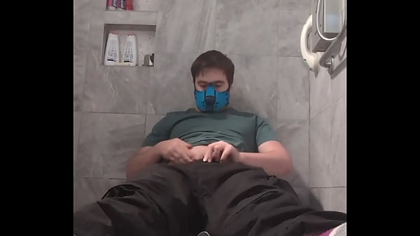 Image Je me pisse dessus comme un chien idiot et je me masturbe